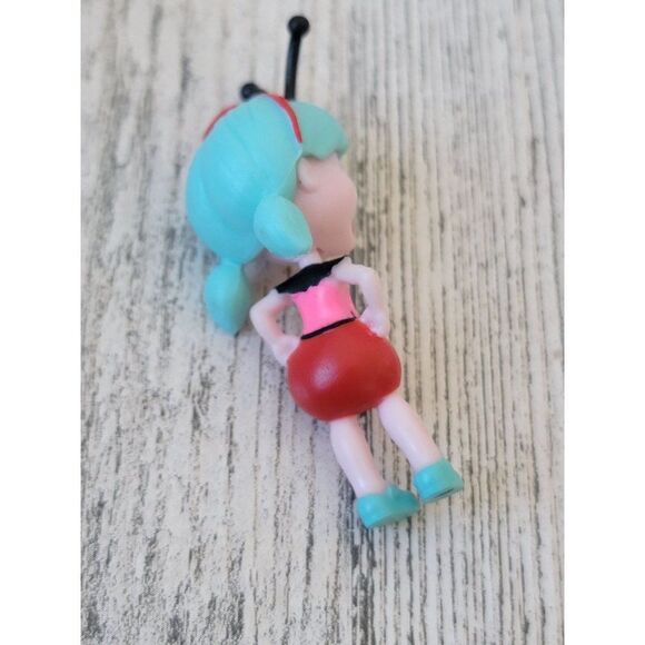 Miniature ladybug outfit pigtail Girl doll toy figure - Picture 4 of 5